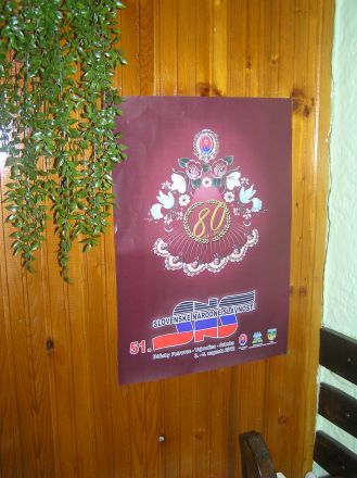 Affisch som gör reklam för 51:a upplagan av "Slovakiska nationella festivalen" i Báčky Petrovec.